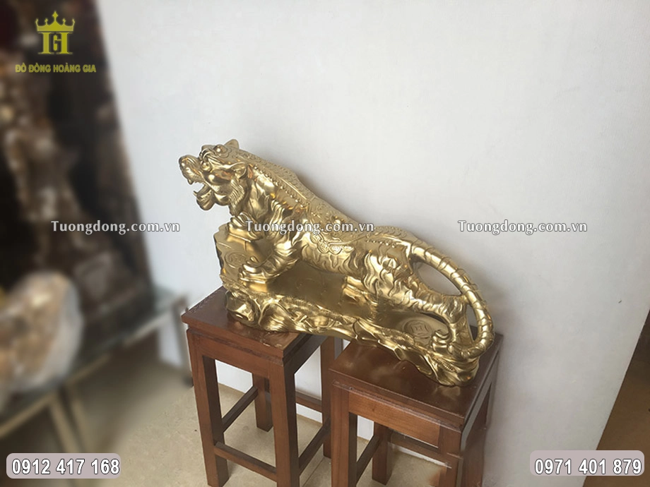 Màu vàng ánh xanh của đồng vỏ đạn được giữ nguyên